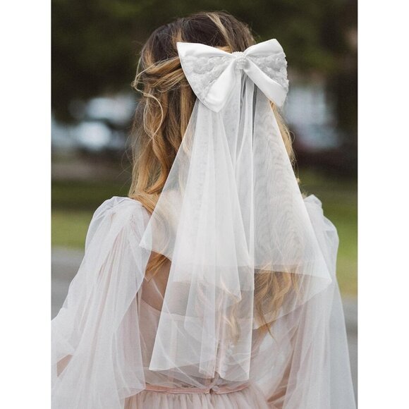 🆕 Women White Clip Bachelorette Party Decorations Pearl Bow Accessories - Picture 3 of 7